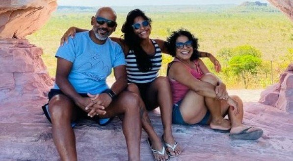 Imagem de Juliana com familiares