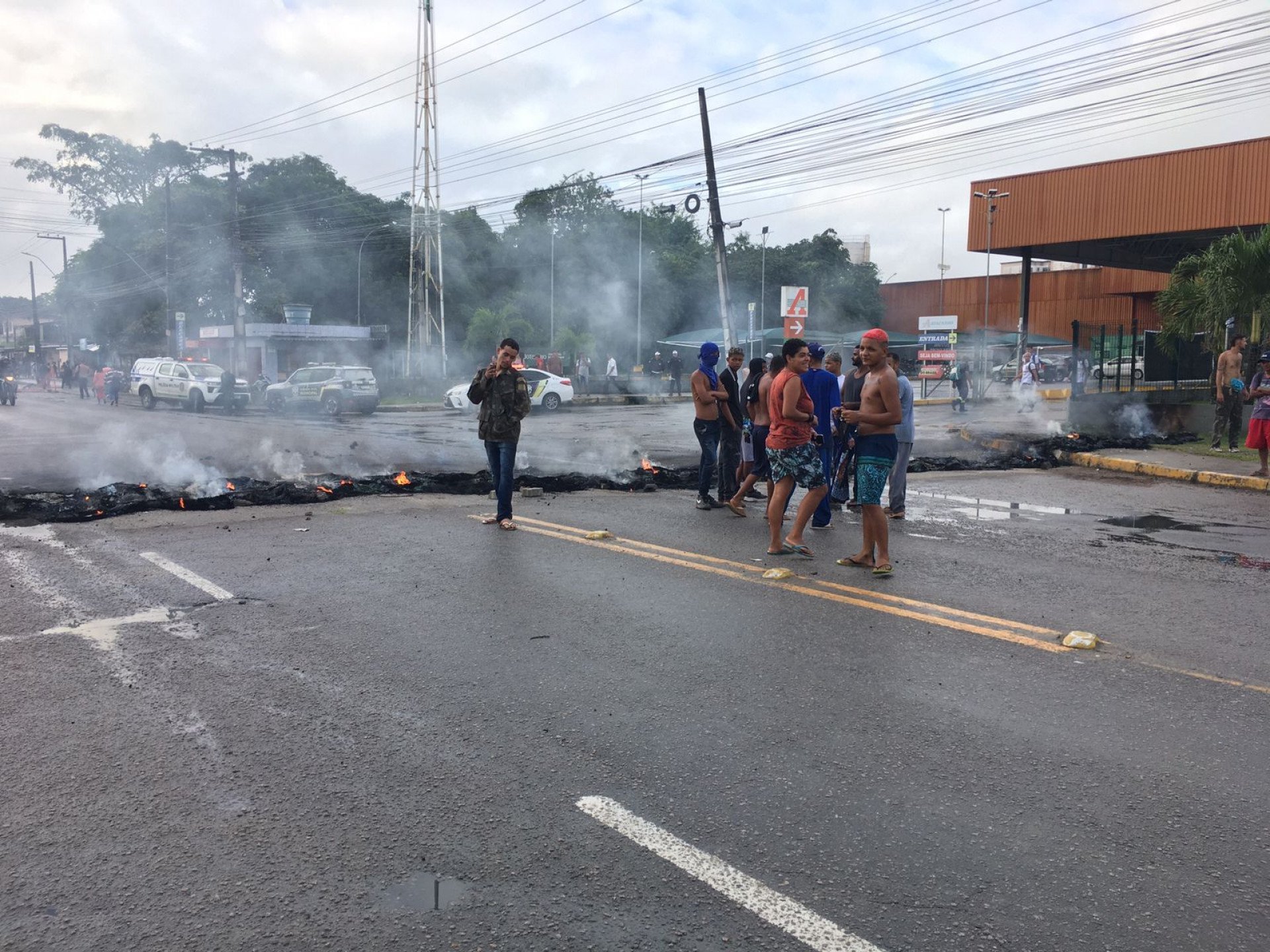 Familiares protestam em Camaragibe após morte de homem durante abordagem policial