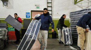 Governo do Uruguai realiza operação de evacuação para pessoas em situação de rua devido ao frio extremo