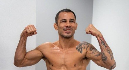 Neste sábado (28), Alexandre Pantoja defenderá mais uma vez seu cinturão do peso-mosca diante de Kai Kara-France. 