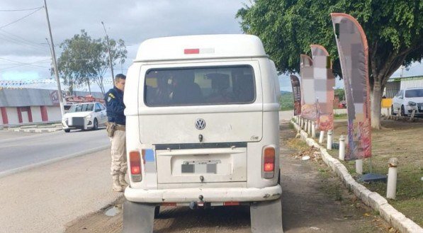 Polícia Rodoviária Federal (PRF) detém procurados no interior de Pernambuco
