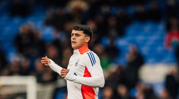 Jogador de 25 anos foi alvo da diretoria alviverde no início deste ano, mas optou por permanecer na Europa. Agora, as conversas tomaram outro rumo.