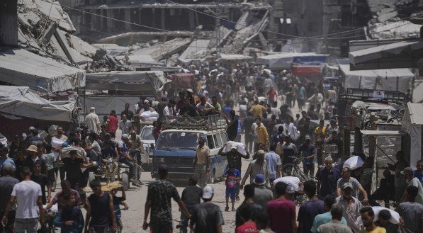 Israel fecha principal rota de ajuda a Gaza e acusa Hamas de roubar alimentos