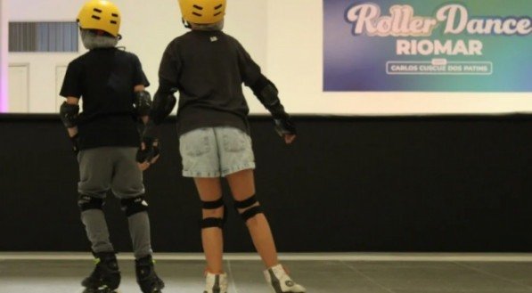 Na temporada de férias escolares, a pista Roller Dance, no RioMar Recife, conquista pessoas de todas as idades