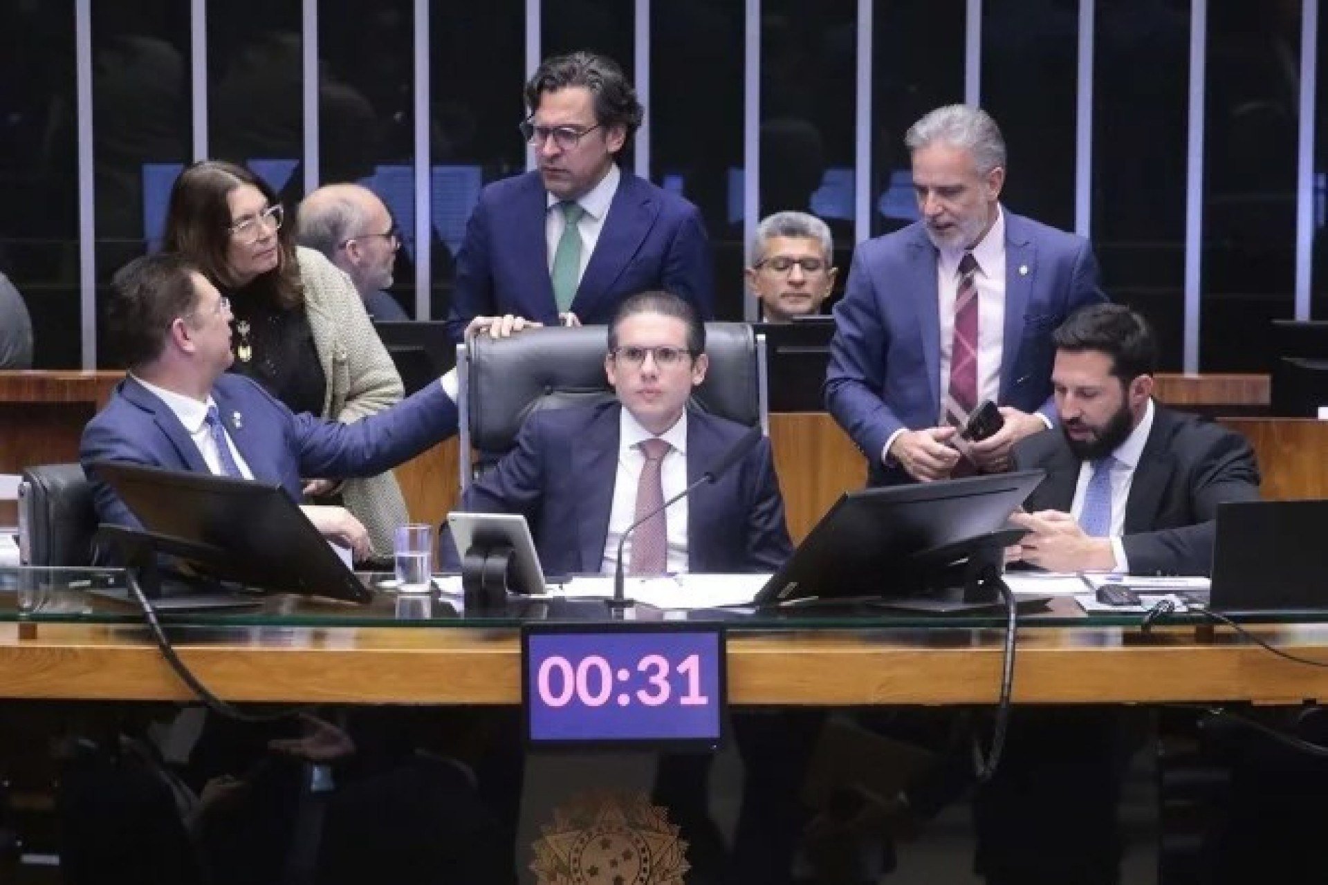 E se o governo fizesse o óbvio e apenas cortasse as despesas orçadas para 2025 como faria qualquer família ou empresa que viu a renda cair?