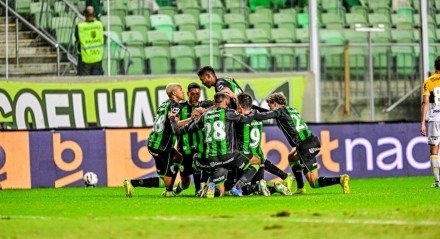 AmÃ©rica-MG vence CRB, sobe na tabela da SÃ©rie B e se afasta da zona da degola