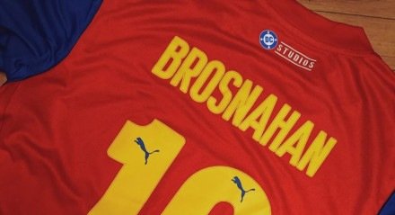 Em publicação nas redes sociais, a atriz Rachel Brosnahan deu pistas sobre a nova camisa temática do Tricolor com a Puma.