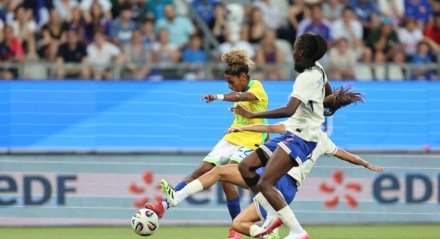Seleções se enfrentaram nesta sexta (27), em Grenoble. O amistoso era preparativo para Copa América e Eurocopa, respectivamente.