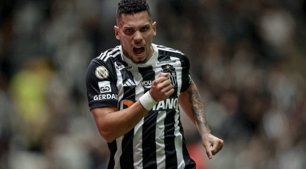 O atacante de 24 anos foi contratado gratuitamente pelo Galo no início de 2023, se comprometendo a pagar apenas as suas luvas.