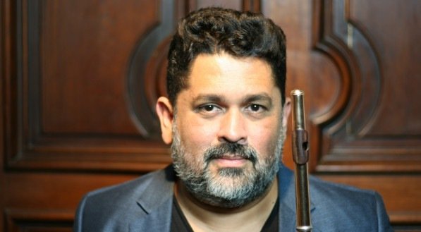 Músico pernambucano James Strauss é solista, recitalista, músico de câmara e professor em Viena