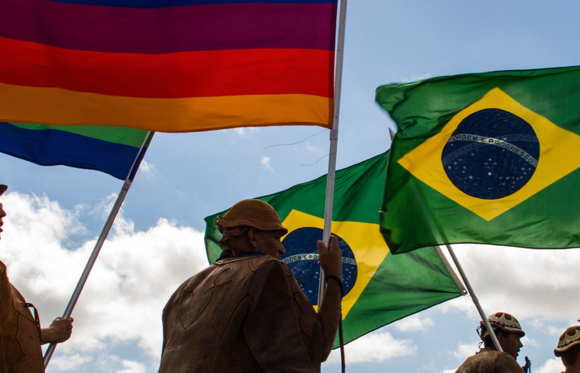 Dia do Orgulho: Assassinado em 2024, vaqueiro pernambucano que carregou bandeira LGBT+ é homenageado