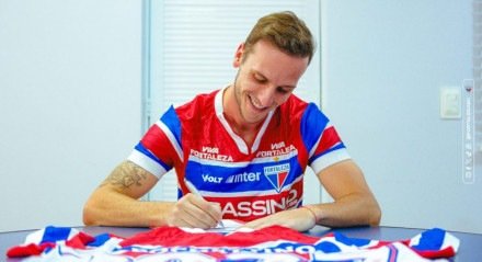 Argentino de 29 anos assinou vínculo válido até o final de 2027.