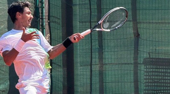 Brasileiro encara sérvio segundo favorito em busca do troféu no torneio jogado no saibro