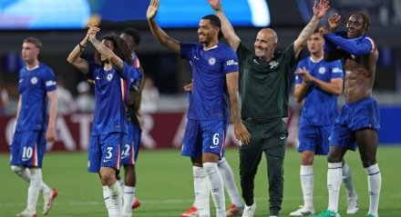 Em jogo movimentado no fim Chelsea goleia Benfica e avança no Mundial