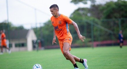 Imagem de Igor Cariús em treino do Sport
