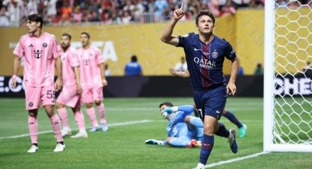 Time norte-americano é goleado por 4 a 0 e está eliminado da competição 