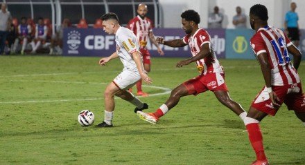 Lance do jogo entre Tombense x Náutico pela 10ª rodada da Série C