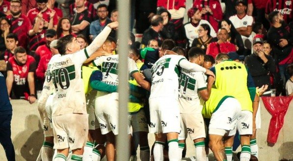 Sebastián Gómez marcou o gol da vitória do Coxa no clássico
