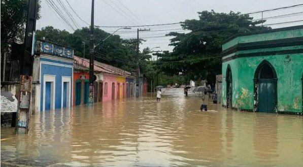 População de Igarassu ficou ilhada pelas chuvas que caíram a partir da sexta-feira (27)