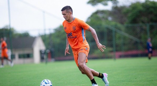 Imagem de Igor Cariús em treino do Sport