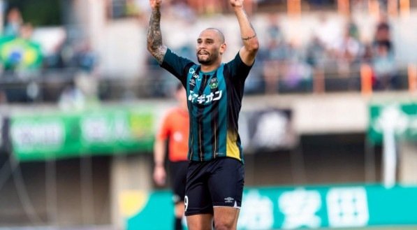 Atacante brasileiro foi destaque na vitória do Sagamihara sobre o Azul Claro Numazu