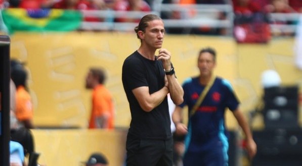 Filipe Luís falou com a imprensa após a eliminação para o Bayern.