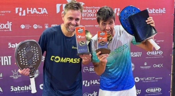 Brasileiros erguem o primeiro troféu juntos e comemoram
