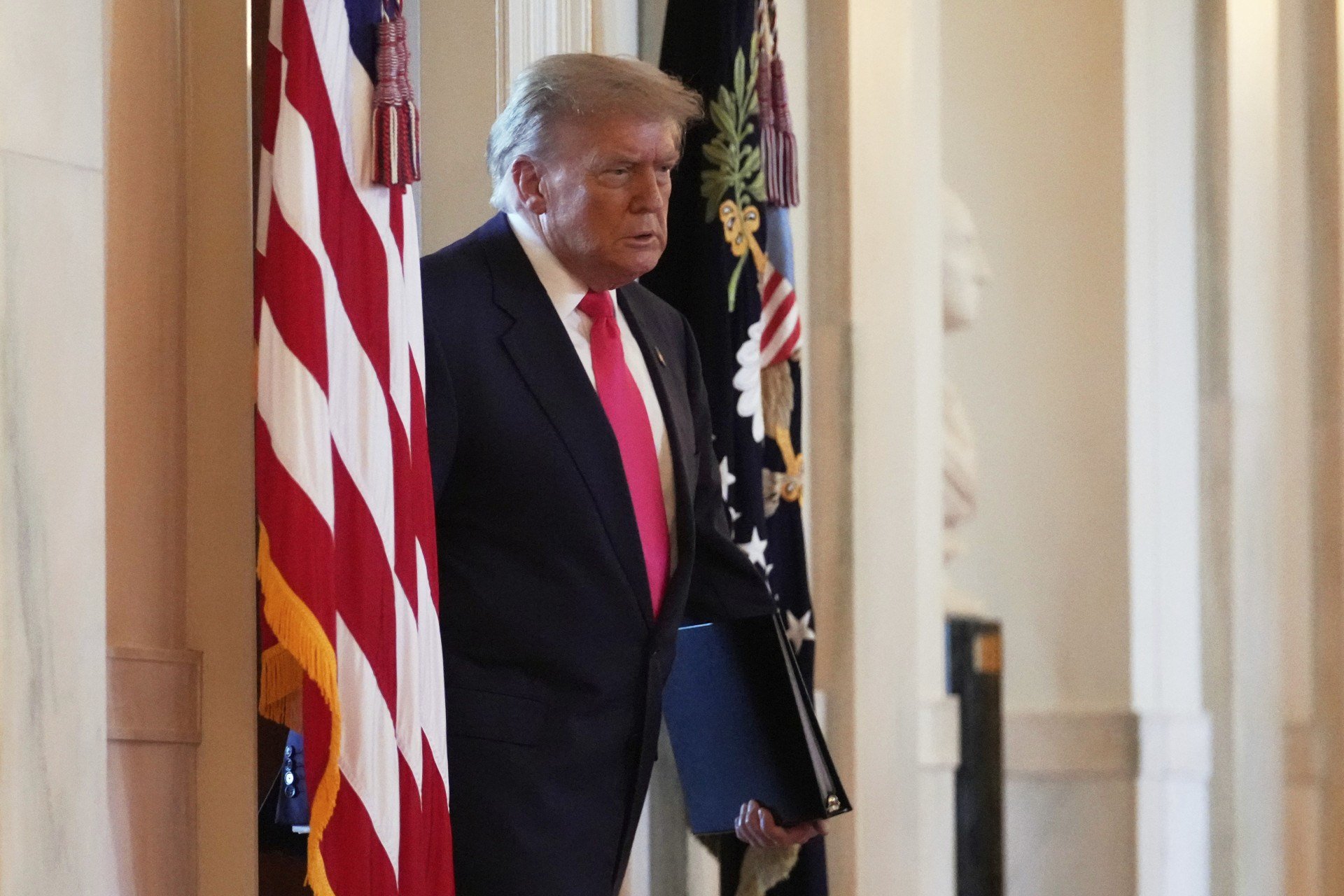Trump elimina restrições econômicas contra a Síria, mas retoma contra Cuba