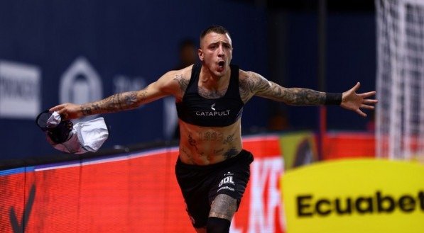 Atleta chega para ajudar o clube baiano na luta pela permanência