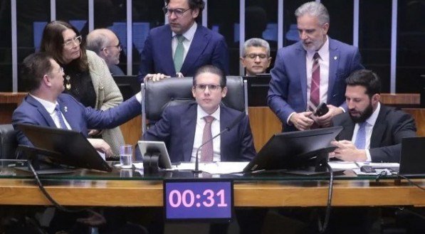 Para arrecadar mais, governo mudou decreto que isentava IOF para moto, taxi, PCD, ABL, casa própria, seguro rural e fundos constitucionais