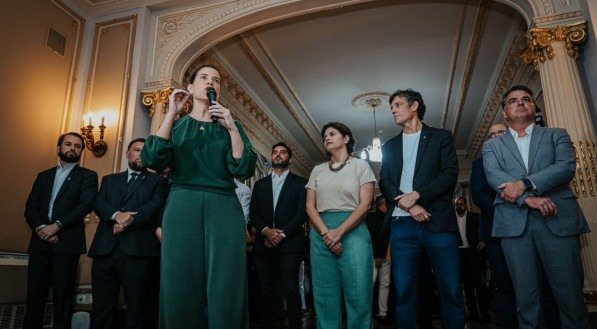 Governadora Raquel Lyra (PSD) empossou Daniel Coelho e André Teixeira Filho, nesta terça-feira, no Campos das Princesas