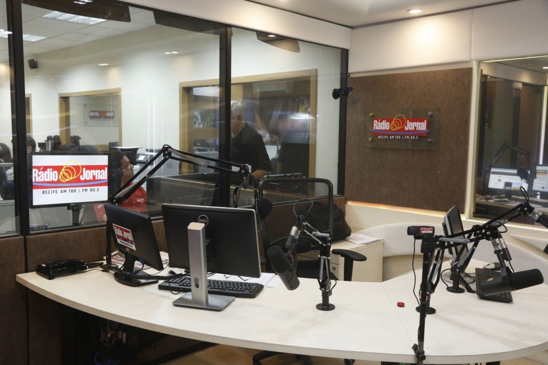 Rádio Jornal chega aos 77 anos de existência e mantém excelência e compromisso com o público