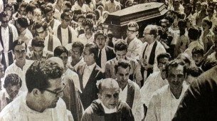 Imagem de Dom H&eacute;lder no enterro de Padre Henrique