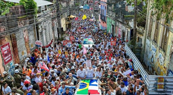 Lula usa redes sociais para inflamar campanha "ricos contra pobres" no Brasil