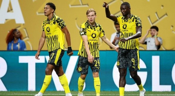 Com dois gols de Guirassy, o time alemão venceu por 2x1 e carimbou vaga nas quartas da competição