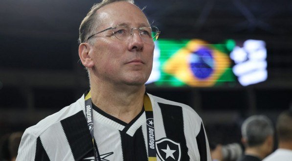 John Textor comanda procura urgente pelo próximo técnico do Botafogo