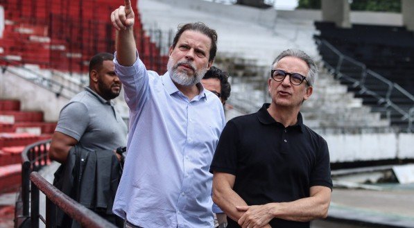 Bruno Rodrigues, presidente do Santa Cruz, ao lado do arquiteto Bernardo Farkasvölgyi