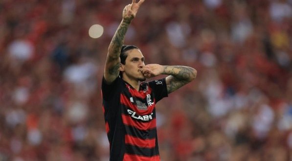  Artilheiro do clube na temporada até se lesionar, o camisa 9 foi colocado no mercado, gerando forte repercussão entre os torcedores rubro-negros