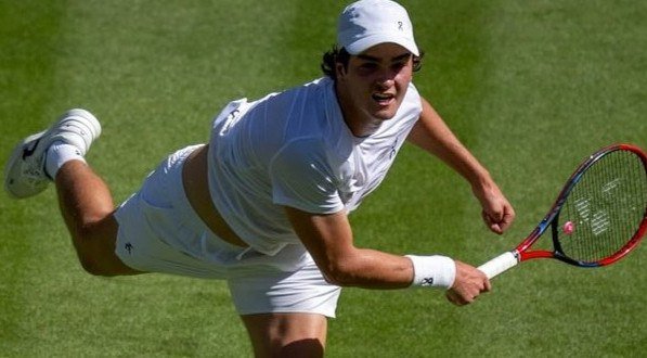 Brasileiro superou americano Brooksby que vinha de vice-campeonato semana passada em Eastbourne, na grama