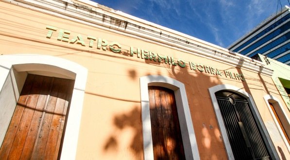 Fachada do Teatro Hermilo Borba Filho