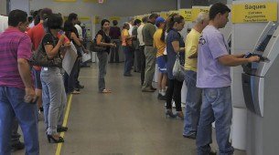 Na ter&ccedil;a-feira (1&ordm;) &agrave; noite, criminosos usaram o login de institui&ccedil;&otilde;es financeiras para roubarem dinheiro de contas que as institui&ccedil;&otilde;es financeiras mant&ecirc;m no BC para cumprirem exig&ecirc;ncias legais