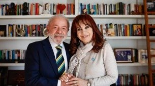 Presidente Luiz InÃ¡cio Lula da Silva visitou, nesta quinta-feira (3), a ex-presidente da Argentina, Cristina Kirchner, que estÃ¡ em prisÃ£o domiciliar, em Buenos Aires