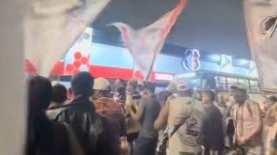 Imagem do protesto dos torcedores do Santa Cruz em prol da venda da SAF