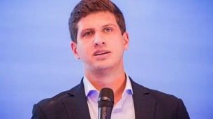 O prefeito do Recife, João Campos