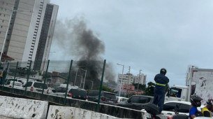 Trecho da Via Mangue, sentido Zona Sul do Recife, está interditado