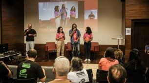 Larissa Pontes, Michel Platini e Mariana Clarissa, do Instituto Eficientes, durante abertura da 1ª edição do congresso Inova.aê