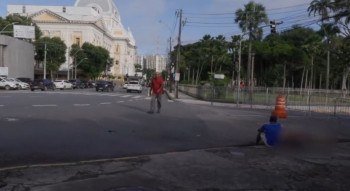 Vítima ferida espera horas por atendimento do SAMU em frente ao Palácio do Campo das Princesas