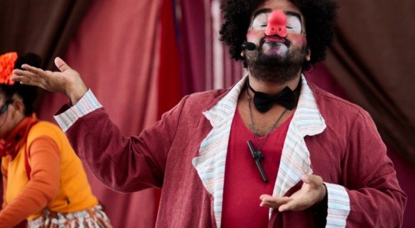 Escolas e teatros públicos de Pernambuco viram palco para espetáculo circense infantil gratuito