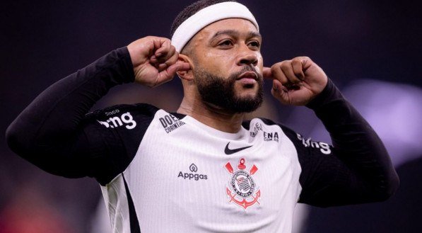 Clube acertou dívida de R$ 1,4 milhão com jogador referente à direito de imagens, mas gerou revolta no departamento feminino com premiações a receber