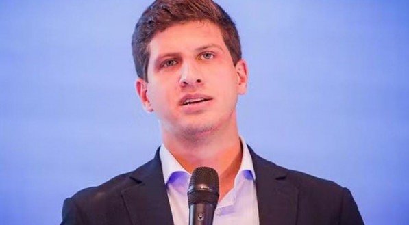 Críticas de João Campos ao Governo Lula deixam PT calado mas PSOL reage: "vacila, vacila"